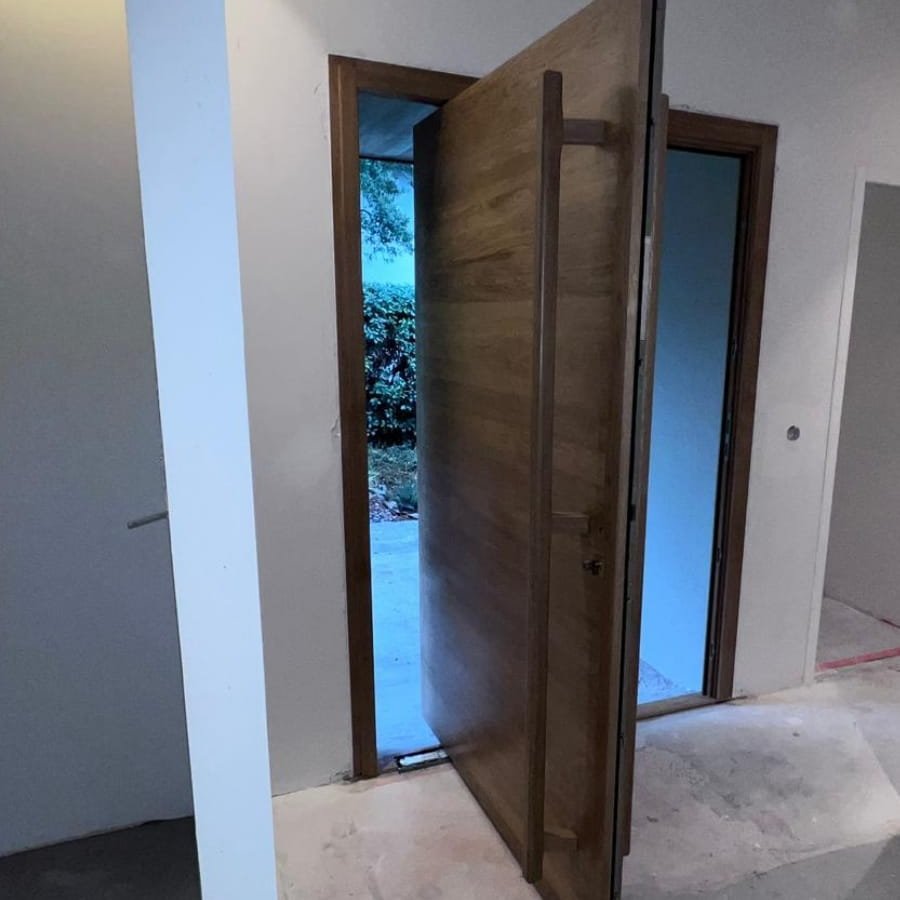 Porte monumentale en bois