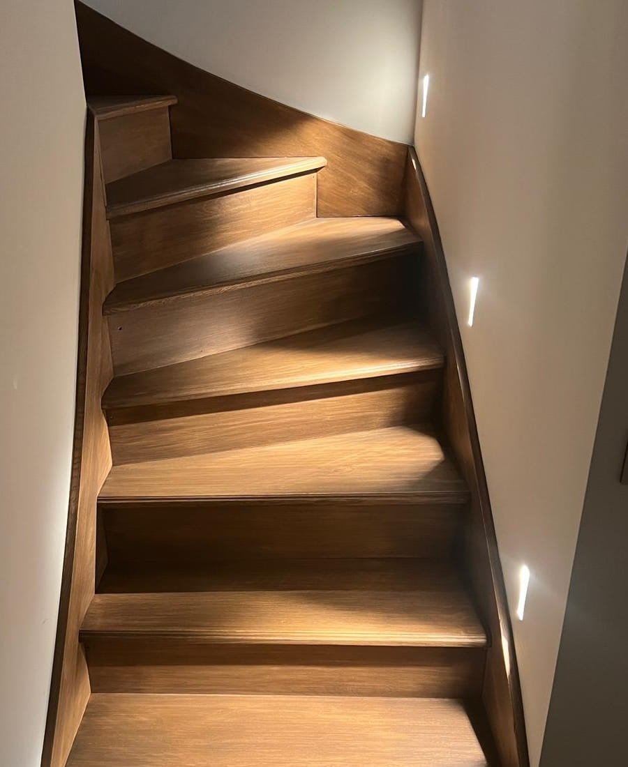 Marches d'escalier en chêne pour la rénovation d'une vielle batisse