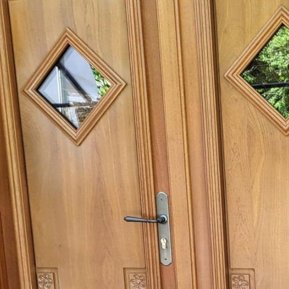 Rénovation de porte ancienne en bois