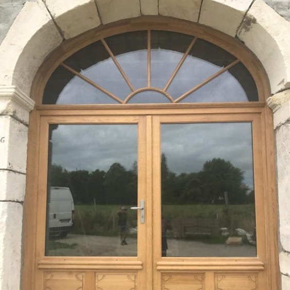 Porte bois demie-lune avec vitrage